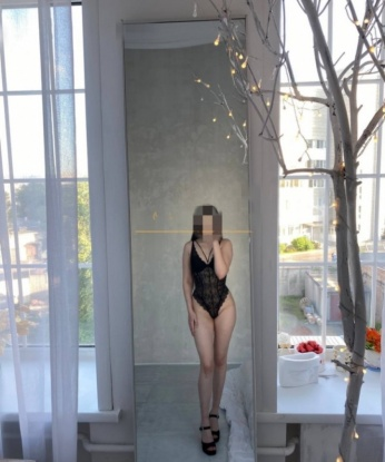 💋 Я – настоящая девушка с настроением обслужить и порадовать тебя. Погрузись в мир страсти, удовольствия и нежности. 🌹 В моих сильных и нежных руках ты забудешь обо всем на свете и будешь царем моего волшебного гарема. 💔 Профессиональные услуги, конфиденциальность и безопасность гарантированы. Порадуй себя искусством настоящего удовлетворения. 📸 Фотографии подтверждают, что я – реальная красавица. 🌃 Жду тебя в Москве для самых приятных и незабываемых встреч! 💫 Лариса